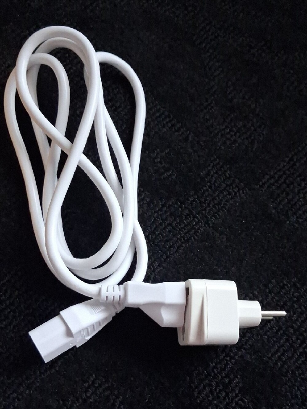 Powerjc White International Voltage Converter with Adapters - Picture 7 of 12